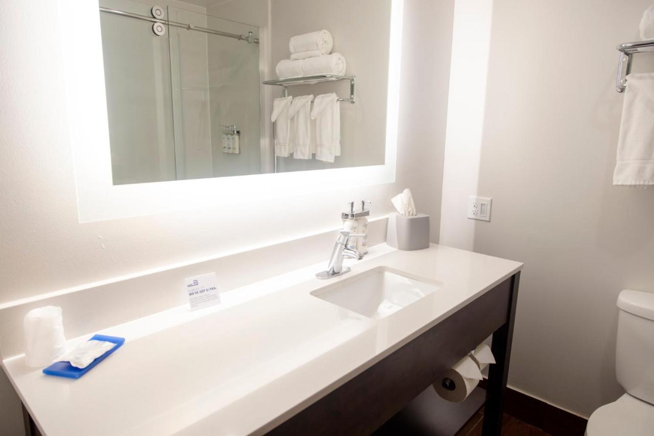 Holiday Inn Express Marshfield - Springfield Area By Ihg Екстер'єр фото