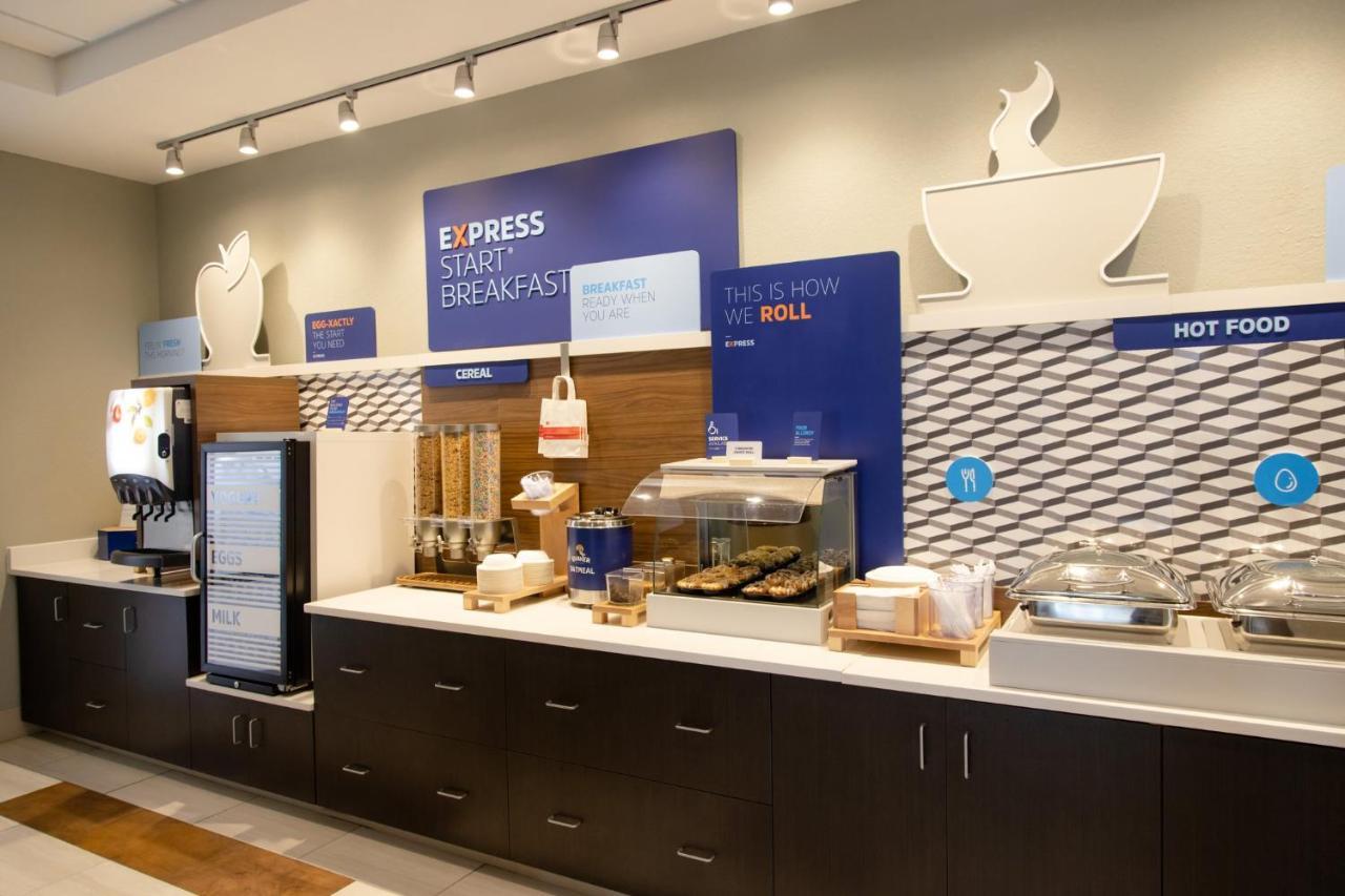 Holiday Inn Express Marshfield - Springfield Area By Ihg Екстер'єр фото