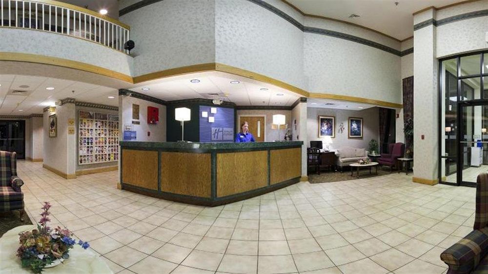 Holiday Inn Express Marshfield - Springfield Area By Ihg Екстер'єр фото